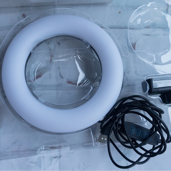 Aduro U-Stream 3-in-1 Selfie Studio Kit (*Missing - Clip-On Selfie Light*) - Picture 6 of 11